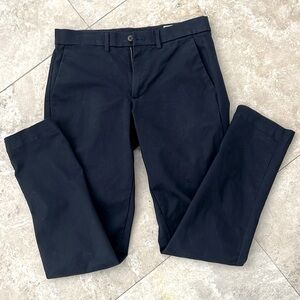 Youth Men’s Gap Slim Fit  Navy Colored chinos Size 30/32 98% Cotton 2% Spandex